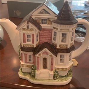 Musical teapot Victorian house